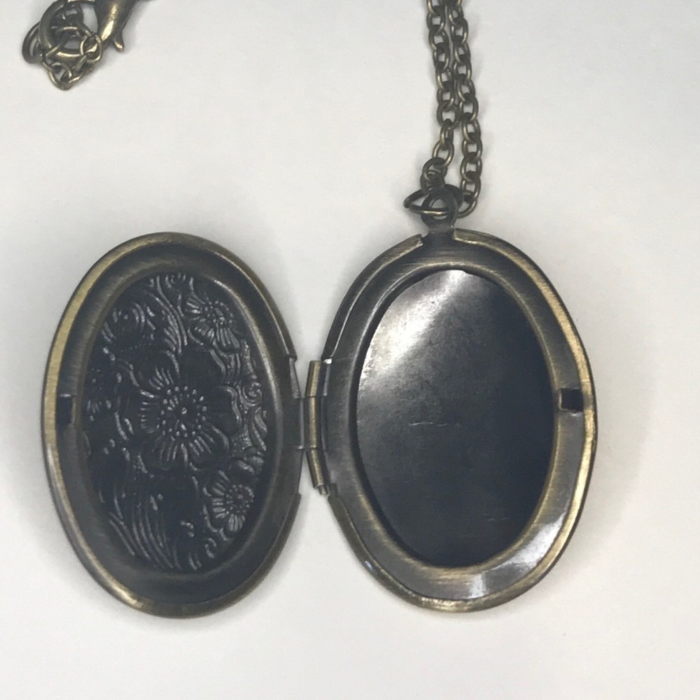 𝅺antiqued bronze flower leaf‎ Photo Locket. - Picture 6 of 9